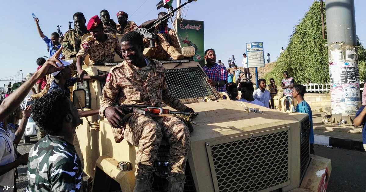 السودان.. عضو في مجلس السيادة يتعهد بوضع حد لـ”تعدد الجيوش”