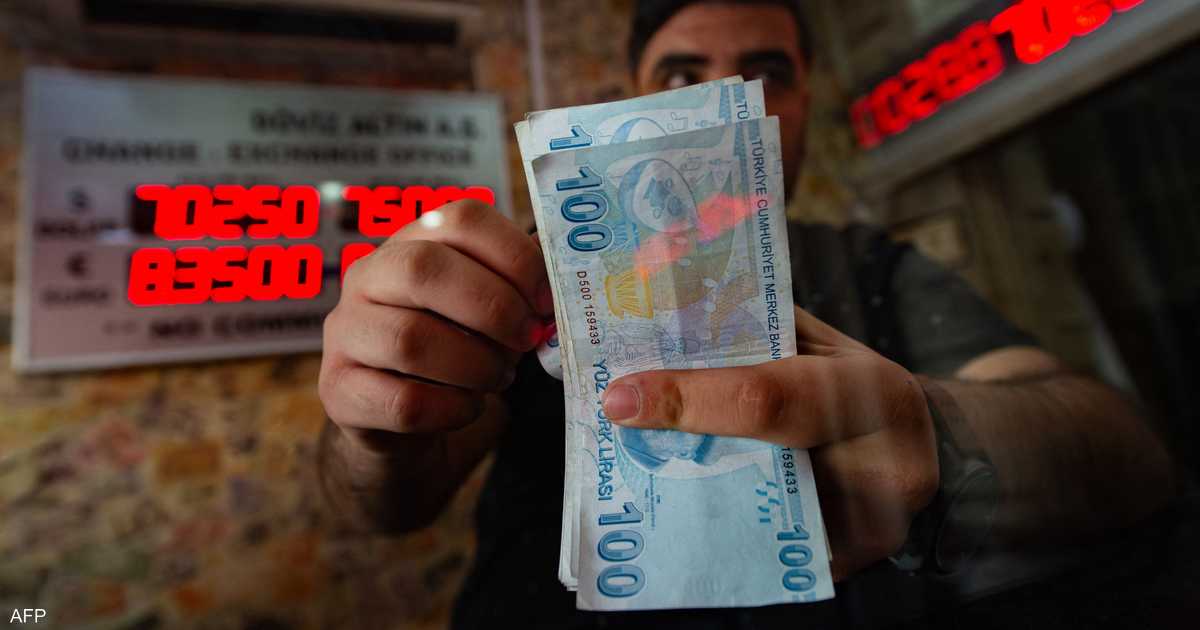الليرة التركية تنخفض لمستوى قياسي قرب 19 مقابل الدولار