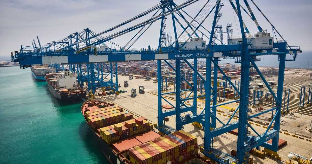 موانئ أبوظبي تبرم اتفاقية لتطوير وتشغيل ميناء سفاجا المصري