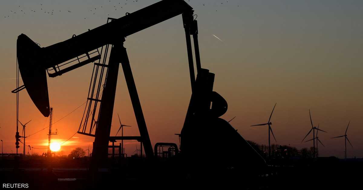 النفط يستقر بعد بيانات الوظائف الأميركية ويتجه لتراجع أسبوعي