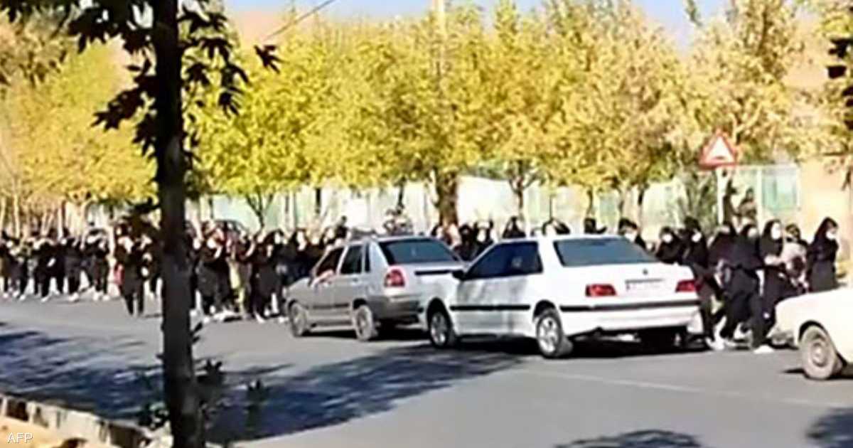 إيران.. اعتقال العشرات للاشتباه بصلتهم بقضية "تسمم الطالبات"