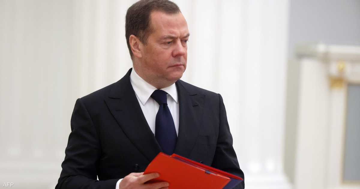 لهذا السبب.. ميدفيدف يرفع ورقة تهديد "خطيرة"