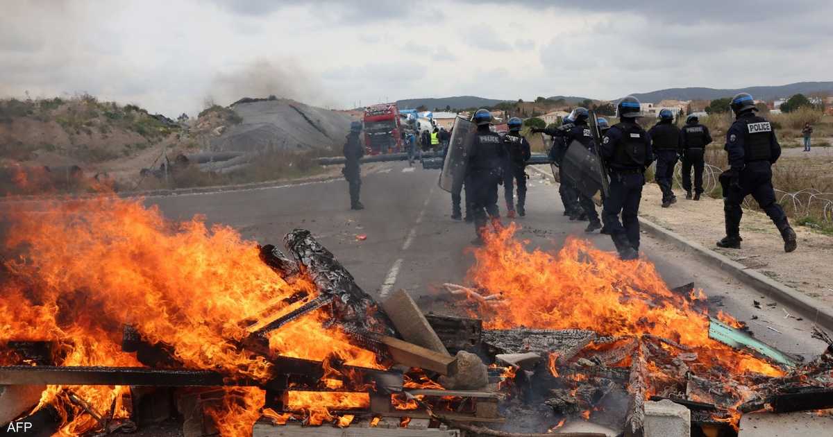 استمرار الاحتجاجات في فرنسا.. وماكرون “لن يرضخ للعنف”