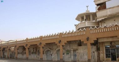تجديد مسجد عمره 13 قرنا بأحجار السروات في السعودية