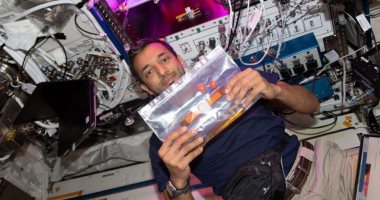 رائد الفضاء الإماراتى سلطان النيادى يحتفل برمضان من المحطة الفضائية.. فيديو