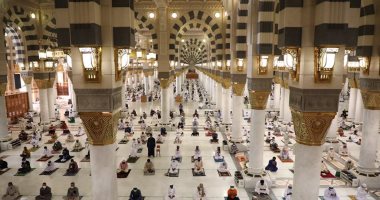 تطهير جنبات المسجد النبوى بمعدل 5 مرات يوميا خلال شهر رمضان المبارك