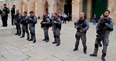 الأسرى الفلسطينيون يواصلون “العصيان” لليوم الـ25 ويعتصمون فى ساحات سجون إسرائيل