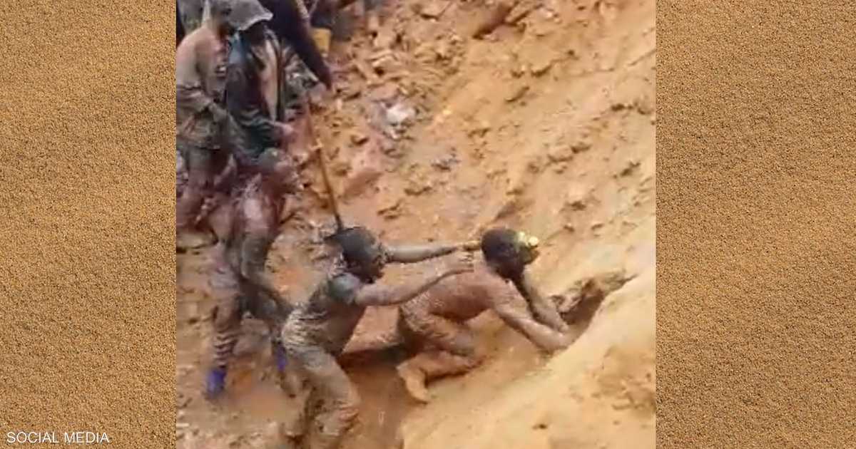 خرجوا أحياء من تحت الأرض.. فيديو لإنقاذ عمال منجم في الكونغو