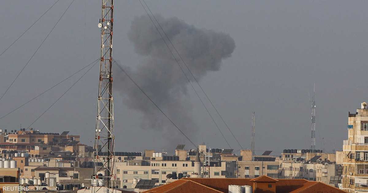 قصف إسرائيلي على غزة بعد صواريخ فلسطينية.. وتوتر في الأقصى