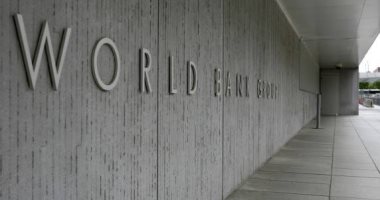 العراق والبنك الدولي يبحثان تسريع العمل بالمشاريع الممولة من المنح والقروض