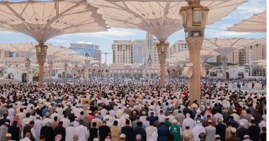 إمام المسجد النبوى فى خطبة الفطر: العيد موسم تعزيز وغرس قيمة الألفة والتراحم